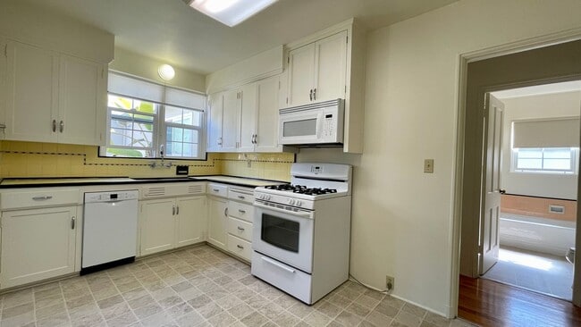 Photo - 1491 Iris St