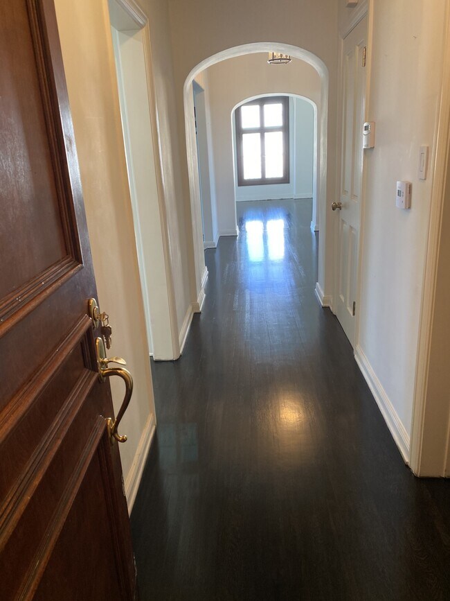 Photo - 316 N Rossmore Ave