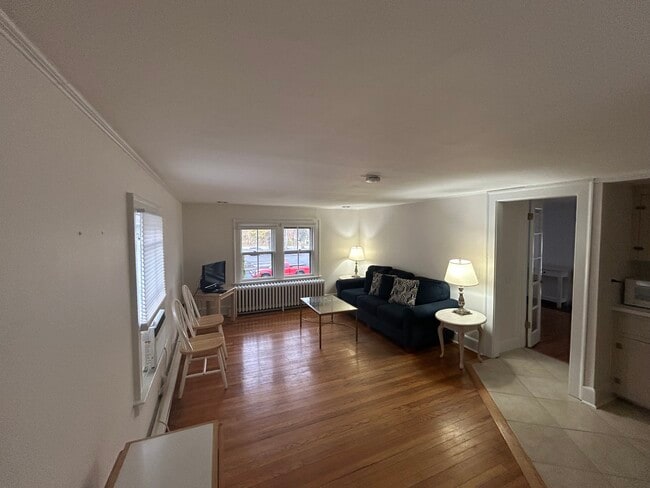 Building Photo - 1525 Boston Post Rd Unit Caretaker's cottage