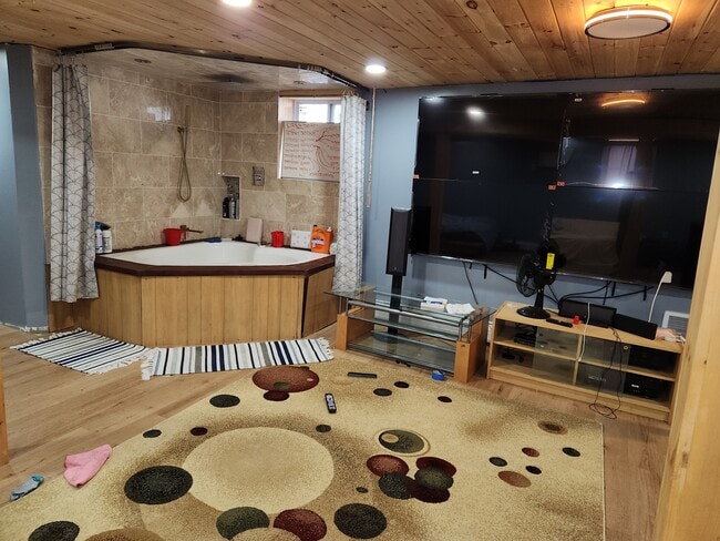 Building Photo - 90 Rossiter Ave