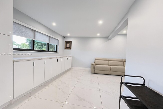 Photo - 575 NE 179th Dr