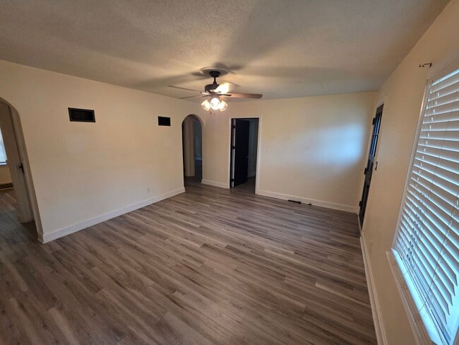 Photo - 131 Eaton Ave