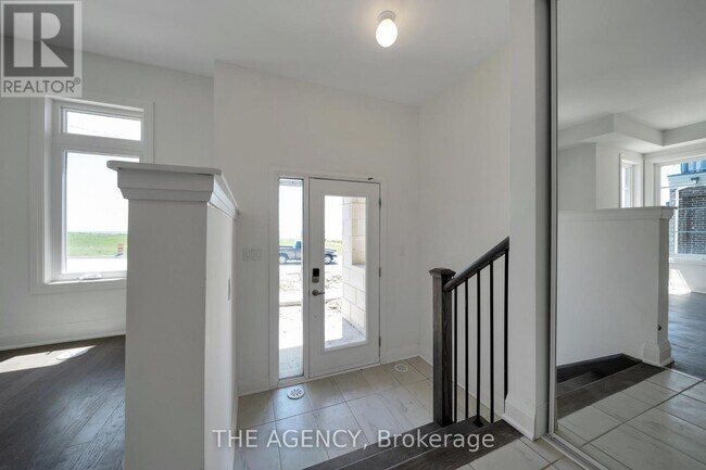 Photo - 563 Port Darlington Rd