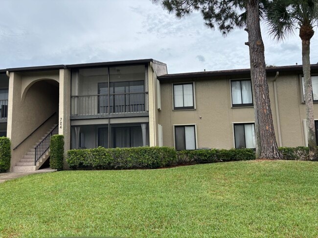 Building Photo - 724 Sunny Pine Way Unit D2