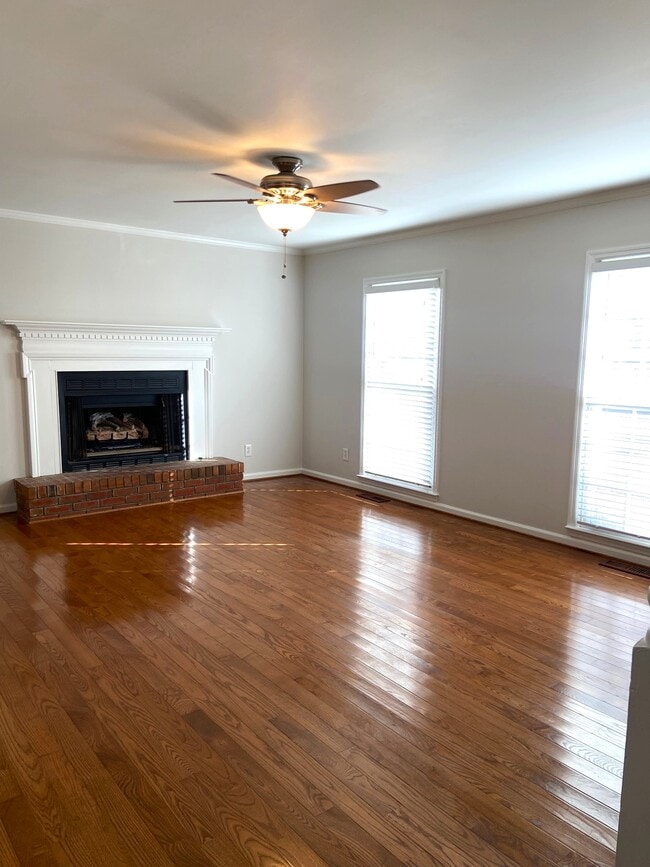 Photo - 336 Oak Leaf Cir