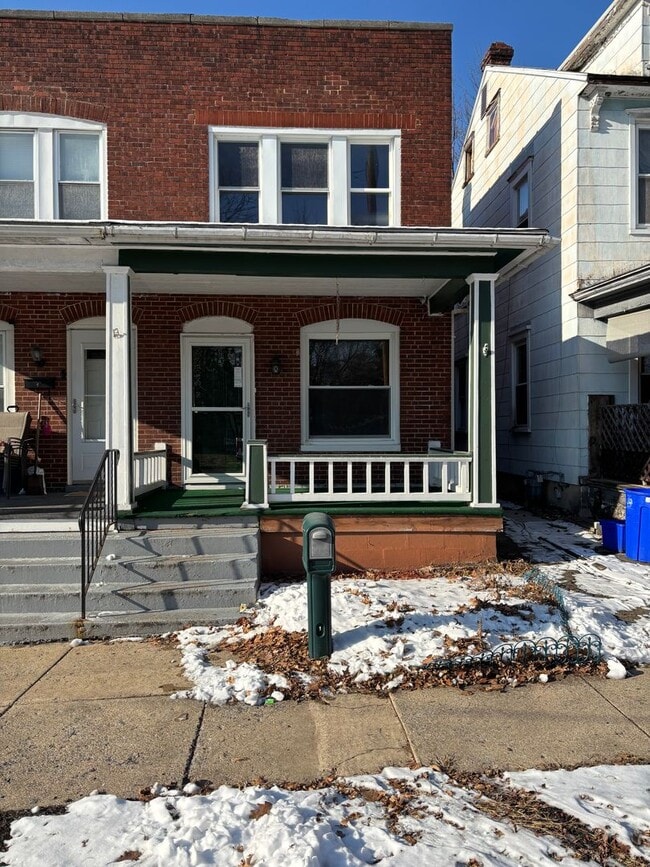 Building Photo - 3 Bedroom 1 Bath in Harrisburg, PA!