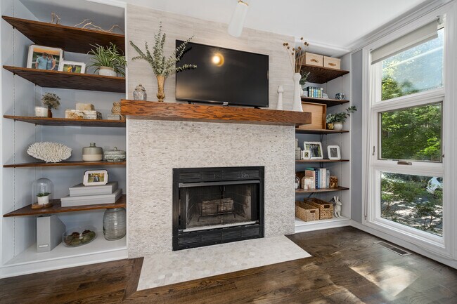 Photo - 2389 N Wayne Ave