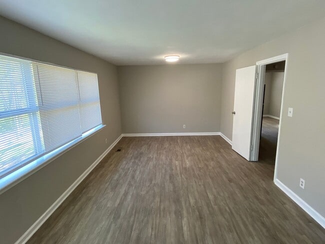 Photo - Updated 4 bed 2 bath minutes to Downtown Chattanooga!