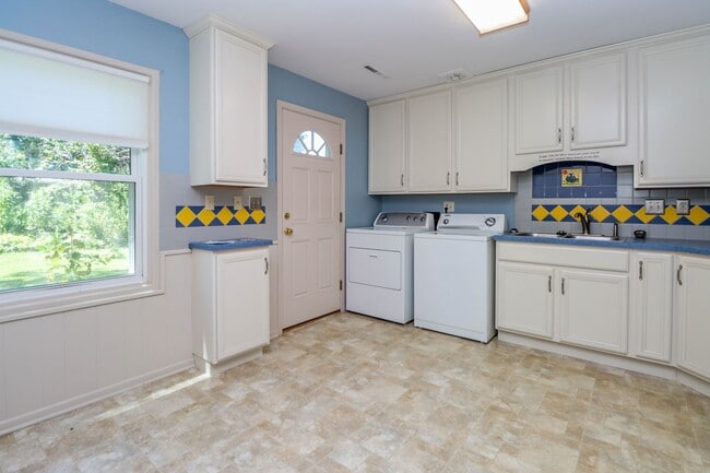 Photo - 3 bedroom home located in Russel Blvd School district!