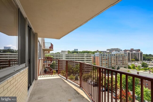 Building Photo - 5353 Columbia Pike Unit 607