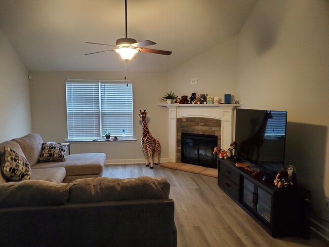 Photo - 529 Jensen Ln