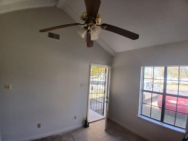 Photo - 141 S Gosnell St Unit B