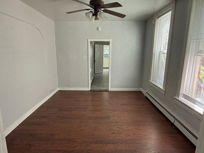 Building Photo - Beautiful one bedroom in the heart of the ... Unit 2