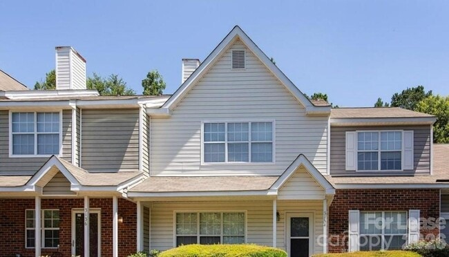 Photo - 3134 Summercroft Ln