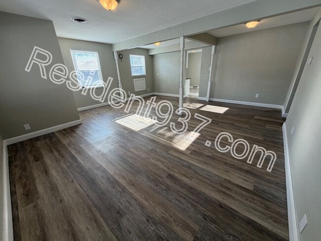 Photo - 2 Bed 1 bath with 500 SQ FT DETACHED GARAGE/WORKSHOP