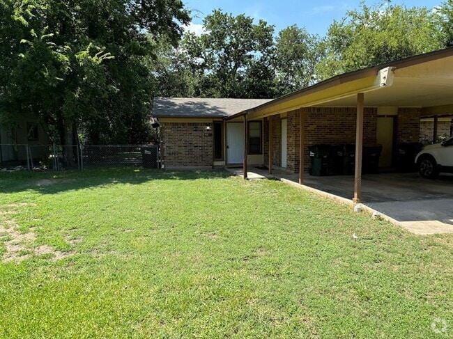 Building Photo - 417 Live Oak St Rental