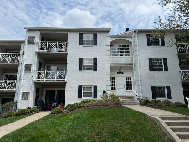 Building Photo - 119 Castletown Rd Unit 201 Rental