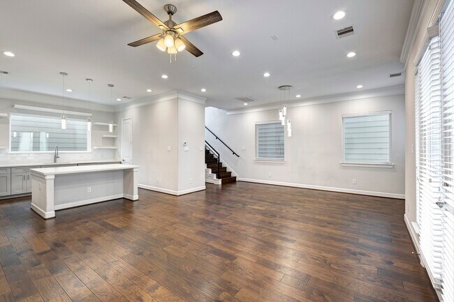 Photo - 5932 Petty St