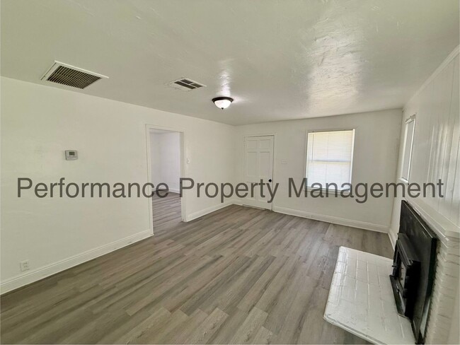 Photo - 3703 Eucalyptus Dr