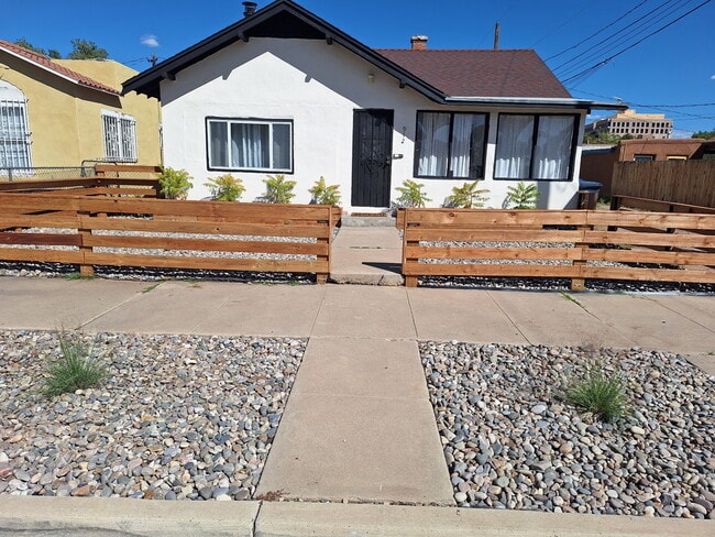 Photo - 912 7th St NW