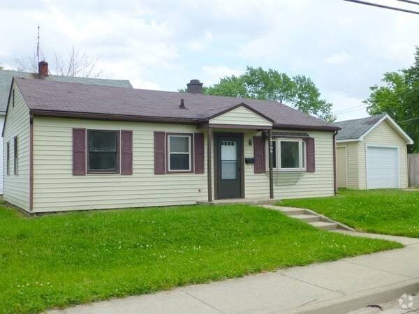 Building Photo - 2309 Birchwood- Nice Three Bedroom Ranch H... Rental