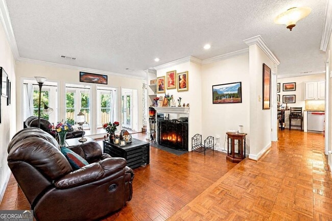 3924 Ashford Lake Ct NE