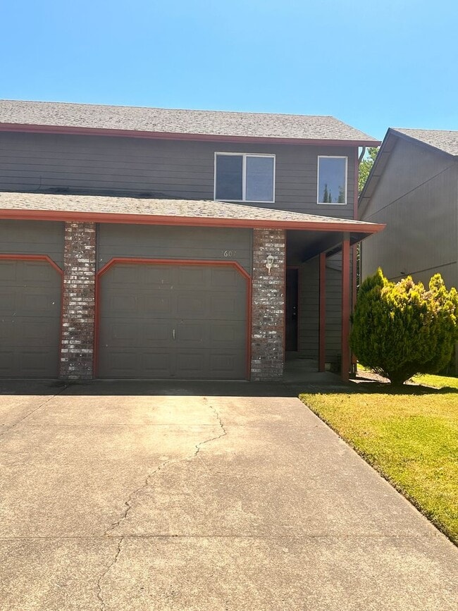 Photo - Large 2-story Duplex ~ 3 Bed / 1.5 Bath Unit 2607