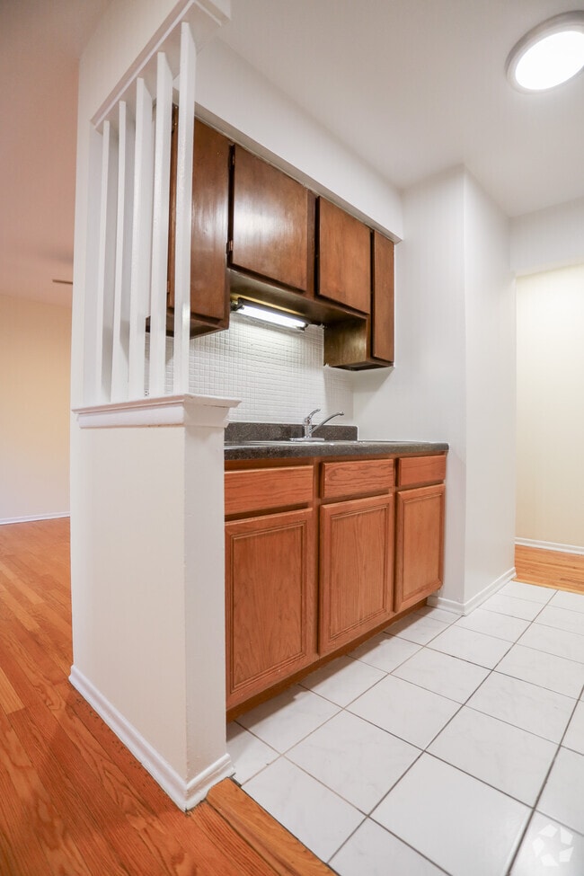 Building Photo - 6166 N Winthrop Ave Unit #510 Rental