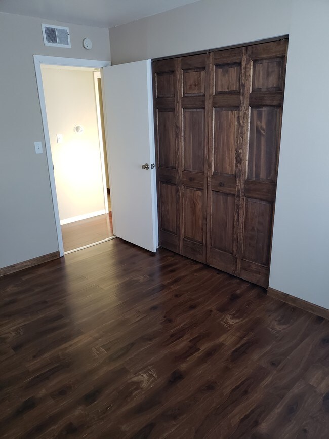 Tudor Park Apartments Morris, IL