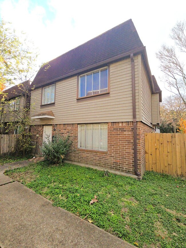 Photo - 8379 La Roche Ln