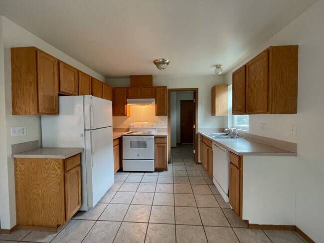 Kitchen - 3600 Fairbanks Ave Condo Unit 3600