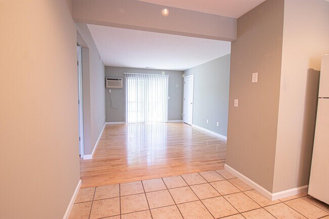 Photo - 835 Grand Ave NE Unit a