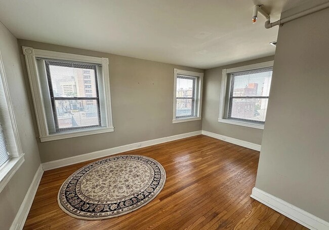 Photo - 1014-1018 N Charles St