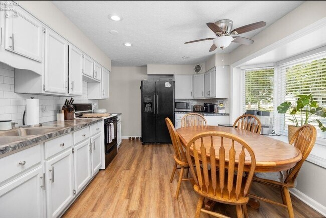 Building Photo - 154 Oakwood Dr Rental