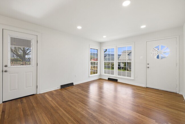 Photo - 389 Thompson St