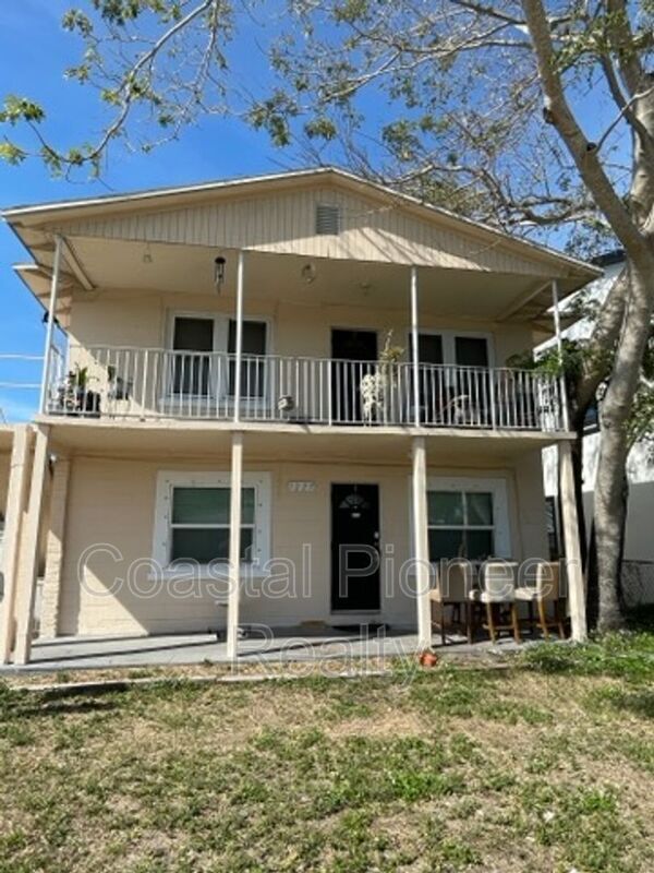 Building Photo - 1227 Fargo St S Unit #2 Rental