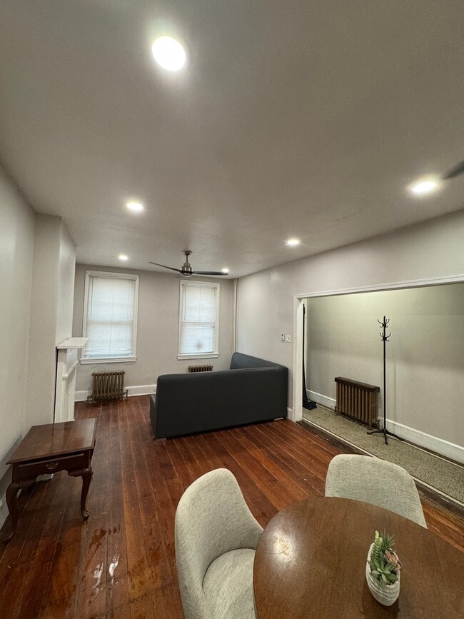 Photo - 2422 Brown St