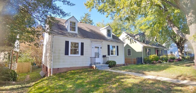 Building Photo - 3-4 BR/ 2 BA Renovated Home in the West End.