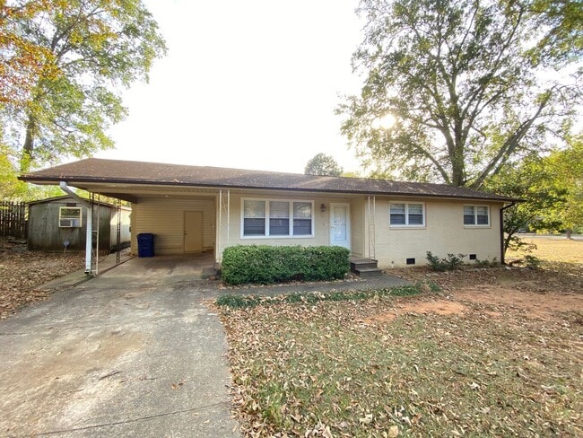 Building Photo - 18 Edwin Ave