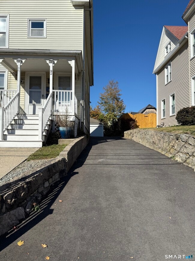 Photo - 92 Allen St