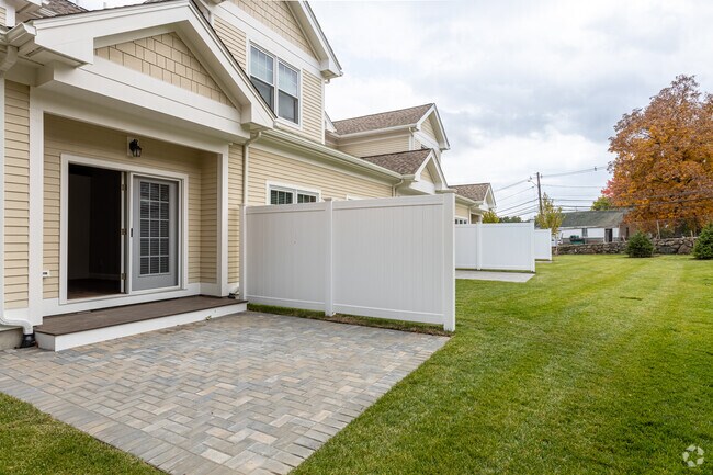 Townhomes at 285