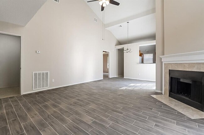 Photo - 711 Meadowcreek Ct