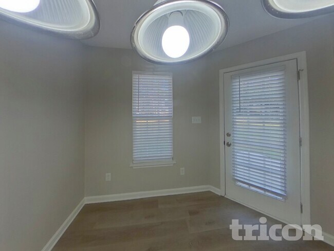 Photo - 2023 Westminster Ln