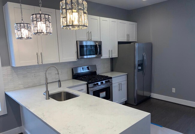 Photo - 612 Raleigh Pl SE