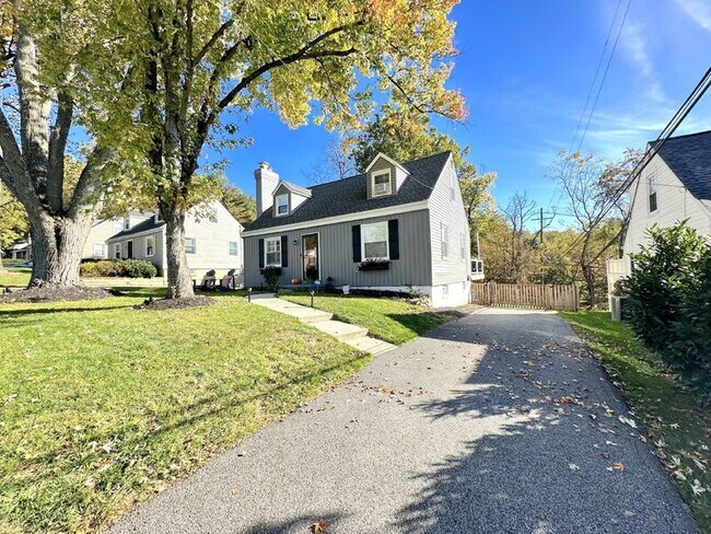 Building Photo - 10523 Howard Ave