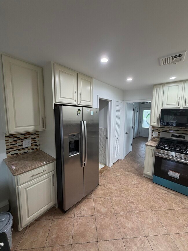 121 Sunset Pl