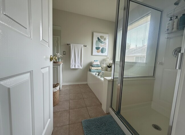 Photo - 16623 Newglen Ln