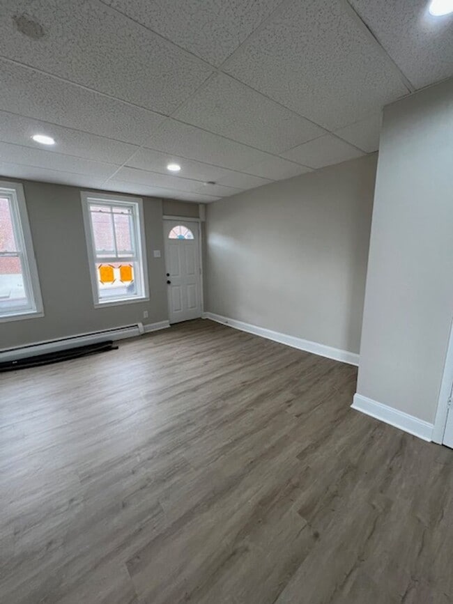 Photo - 3 Bedroom Renovated Twin Available Now!