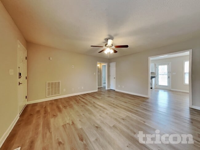 Photo - 1037 Cove Cir