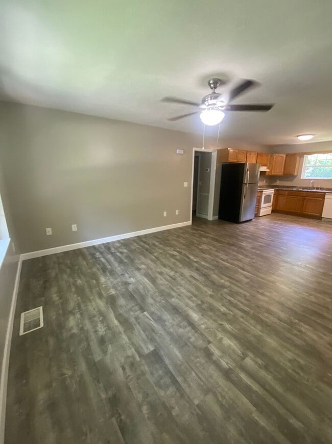 Photo - 531 Shellbark Rd